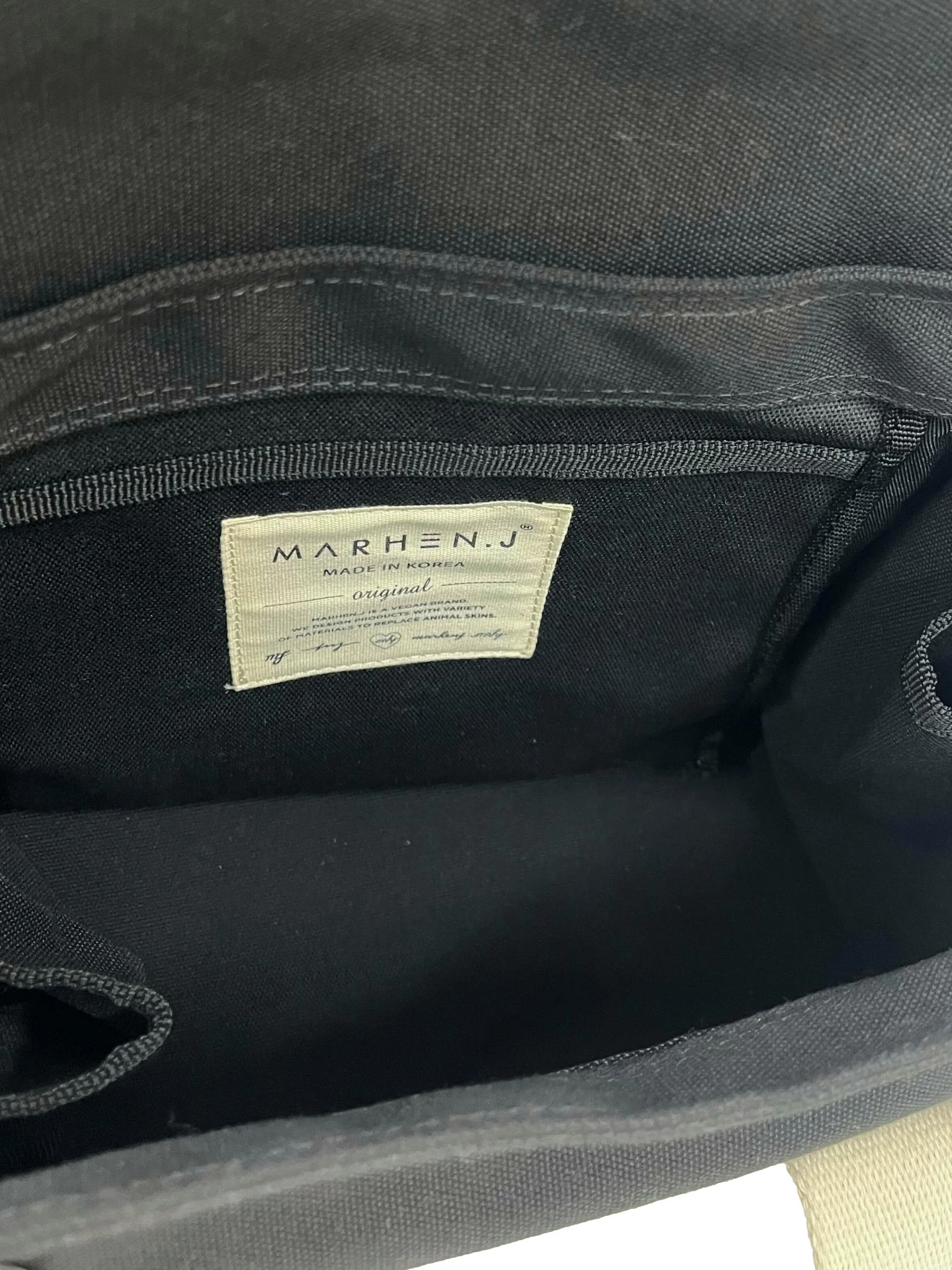 Black Crossbody Bag With Interchangable Straps - Image 4