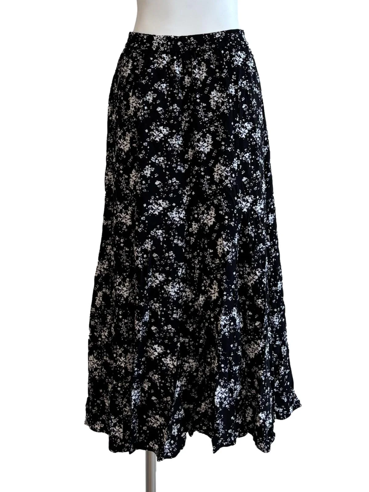 Black Floral Print Flowy Skirt - Image 2