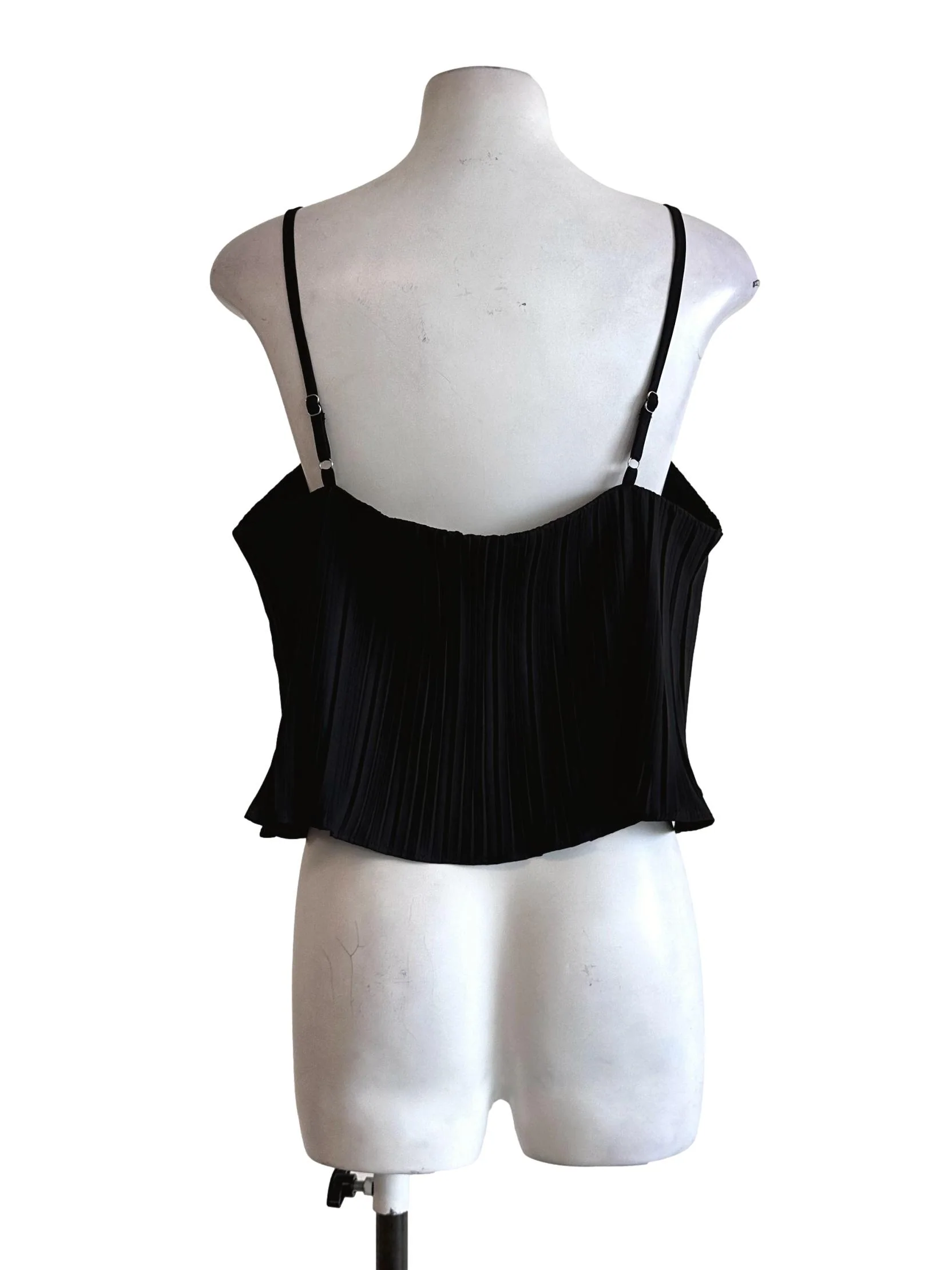Black Pleated Pattern Sleeveless Top - Image 2