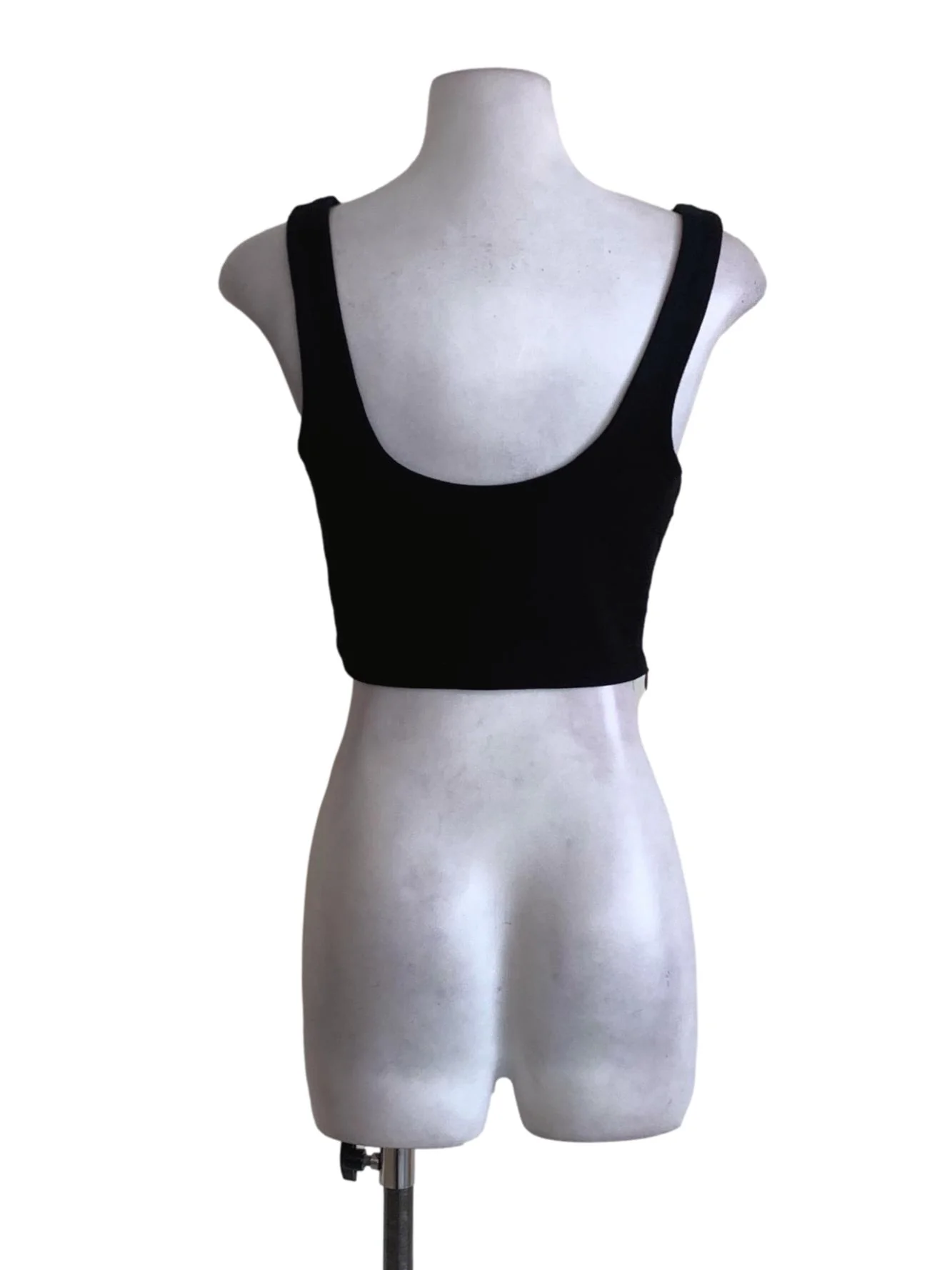 Black Scoop Neckline Cropped Tank Top TTR - Image 2