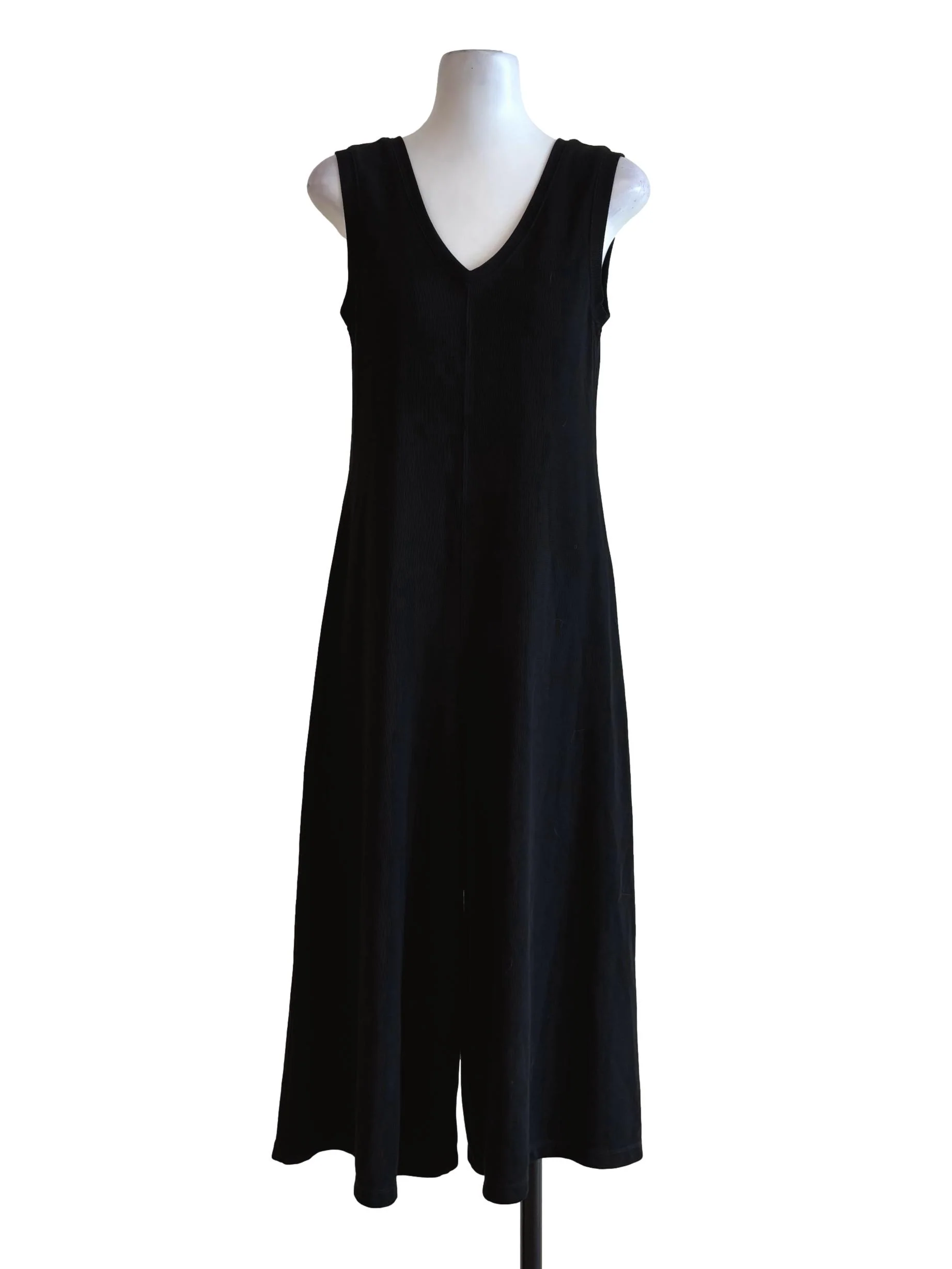 Black V-Neck Sleeveless Quarter Rompers