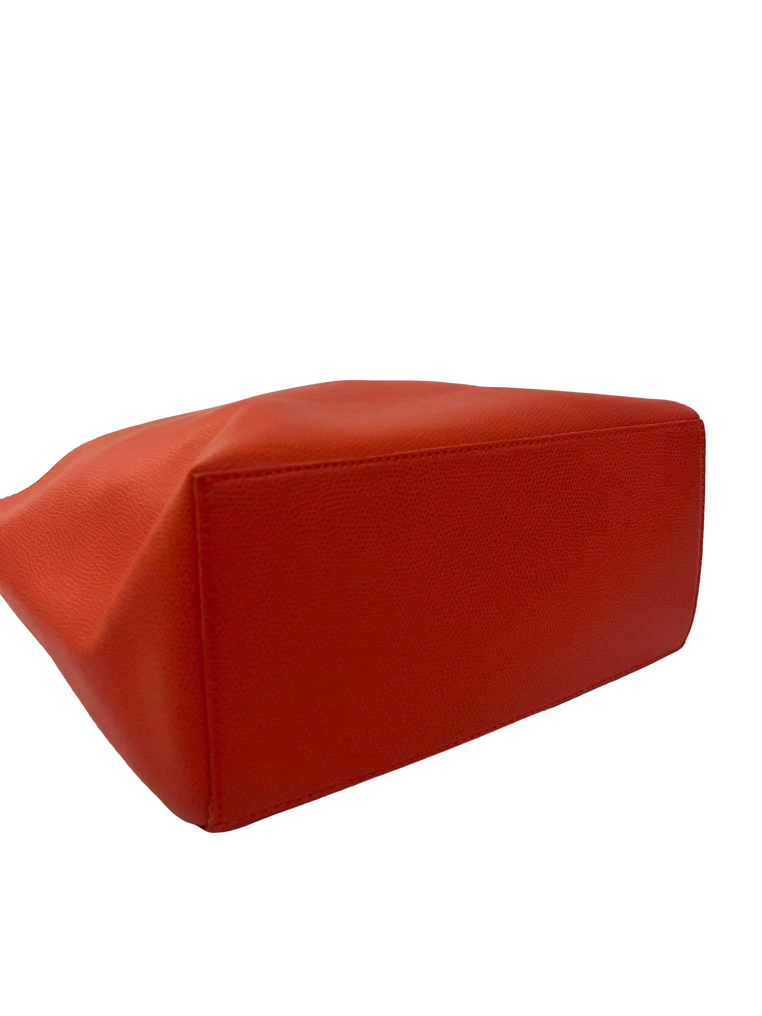Coral Red Musa M Tote Bag - Image 4