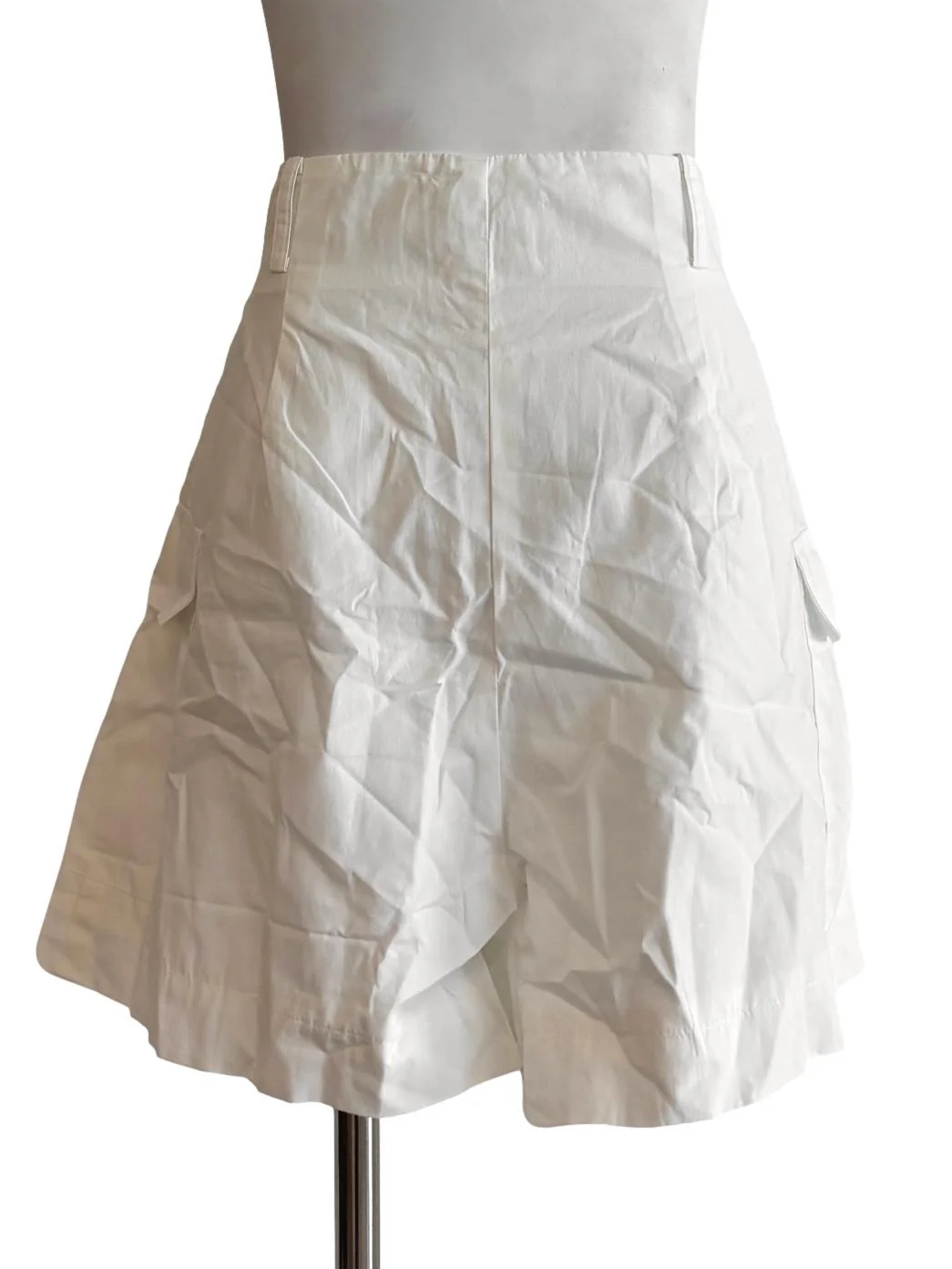 Ivory White Pleated Cotton Relaxed Shorts LB - Image 2