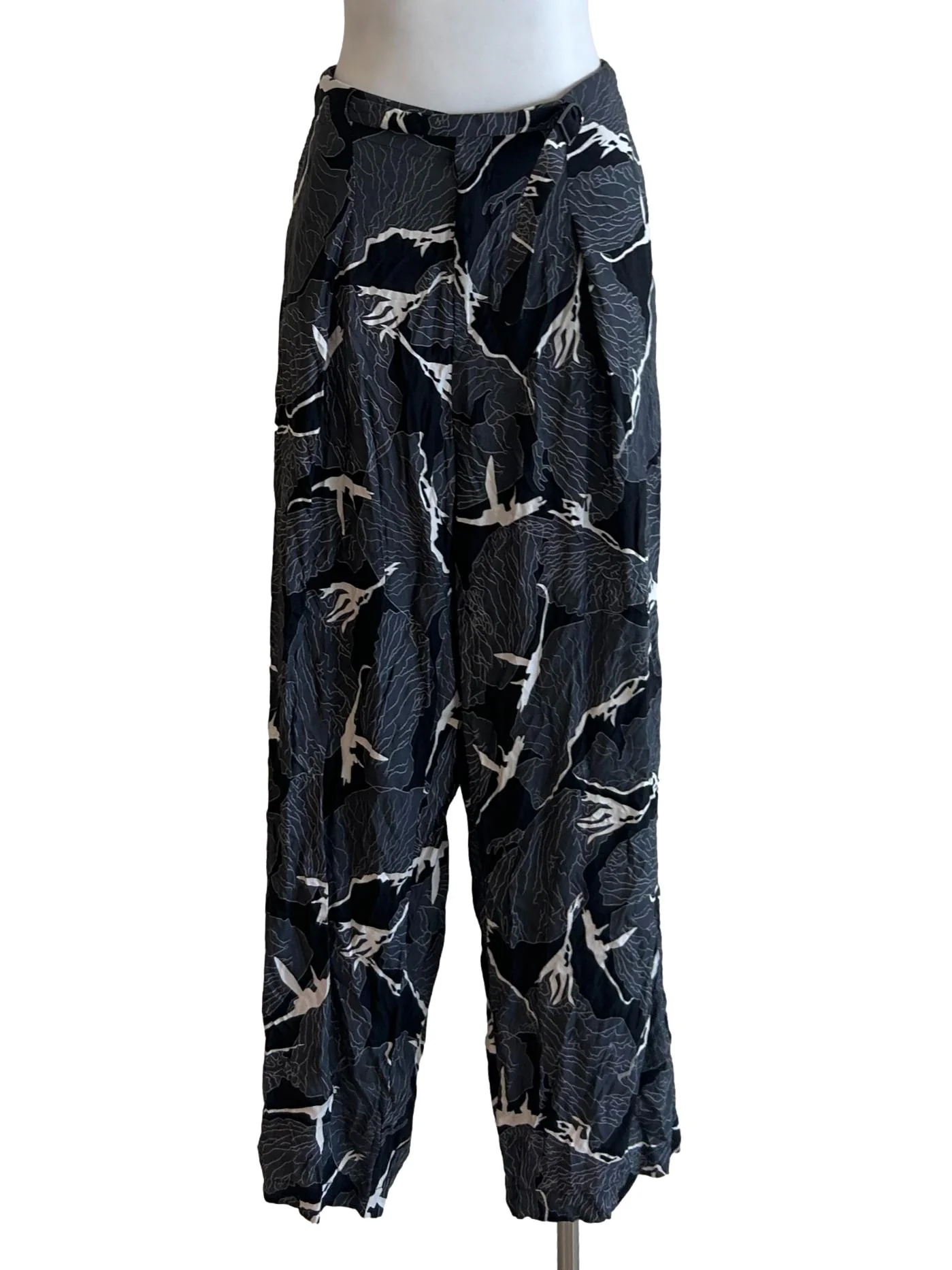 Lachen Trousers - Wide-Leg Trousers In Black Petal Print CSN - Image 4