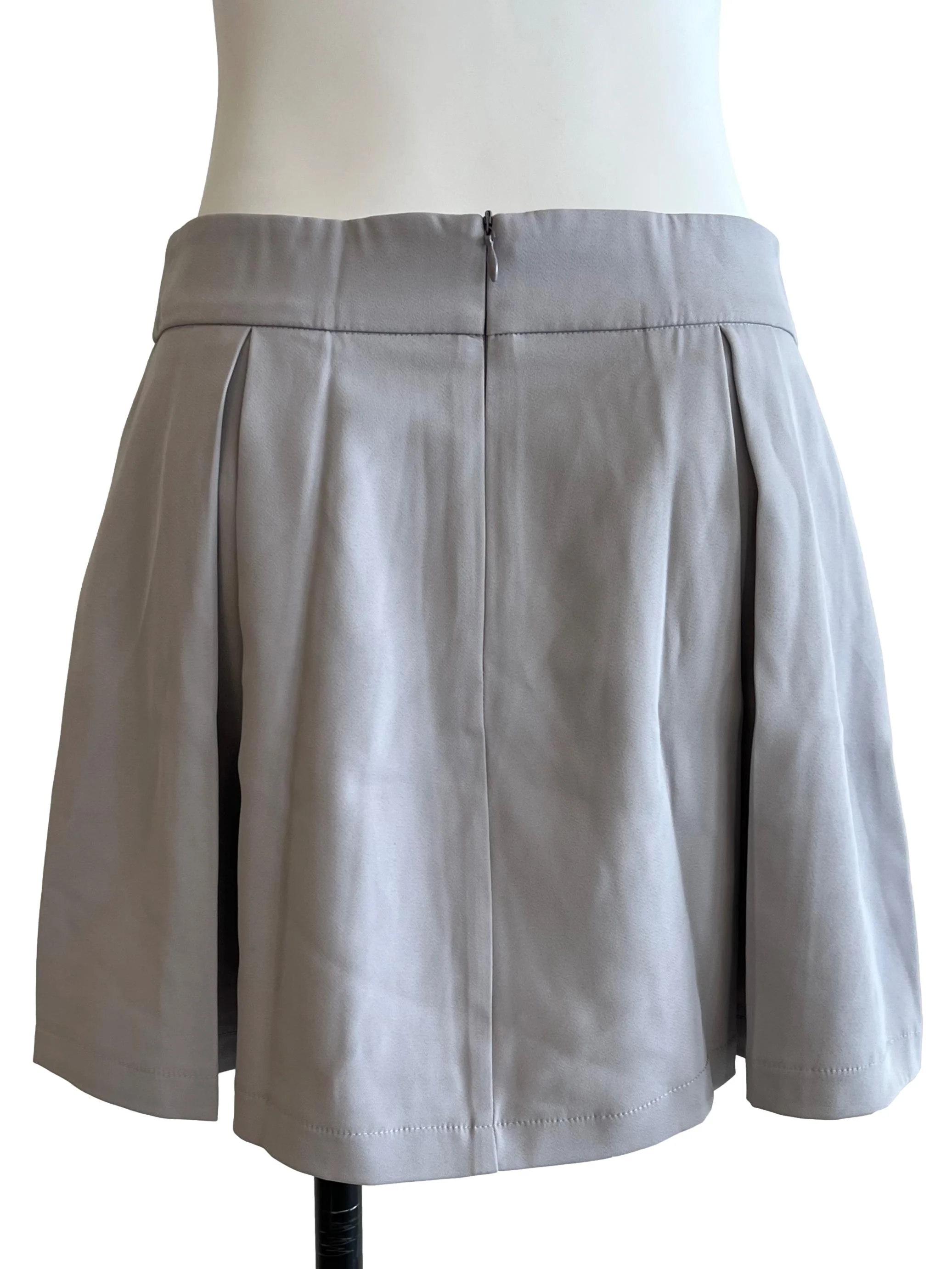 Light Blue Grey Pleated Shorts - Image 2