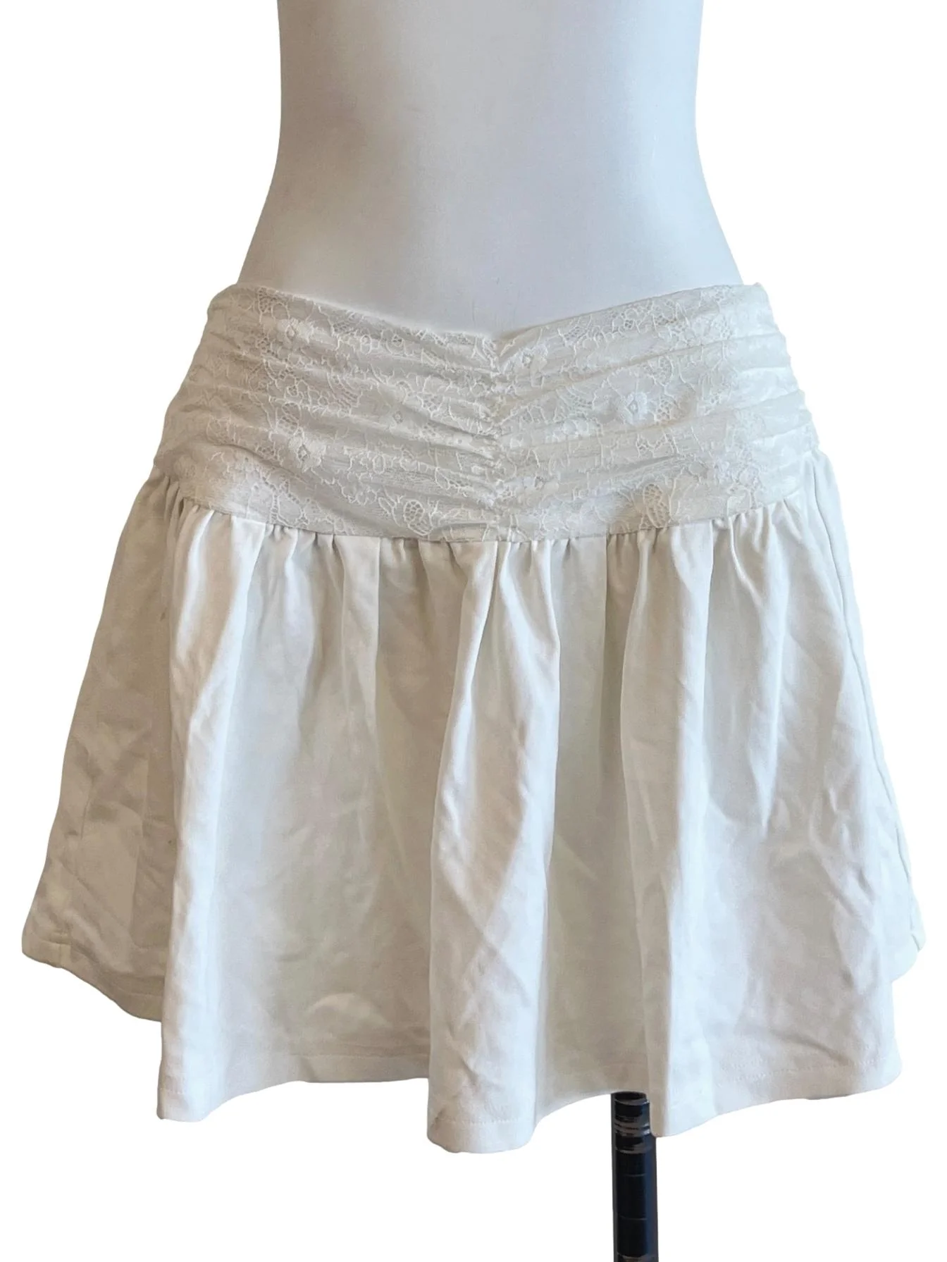Off White Lace Waist Skorts