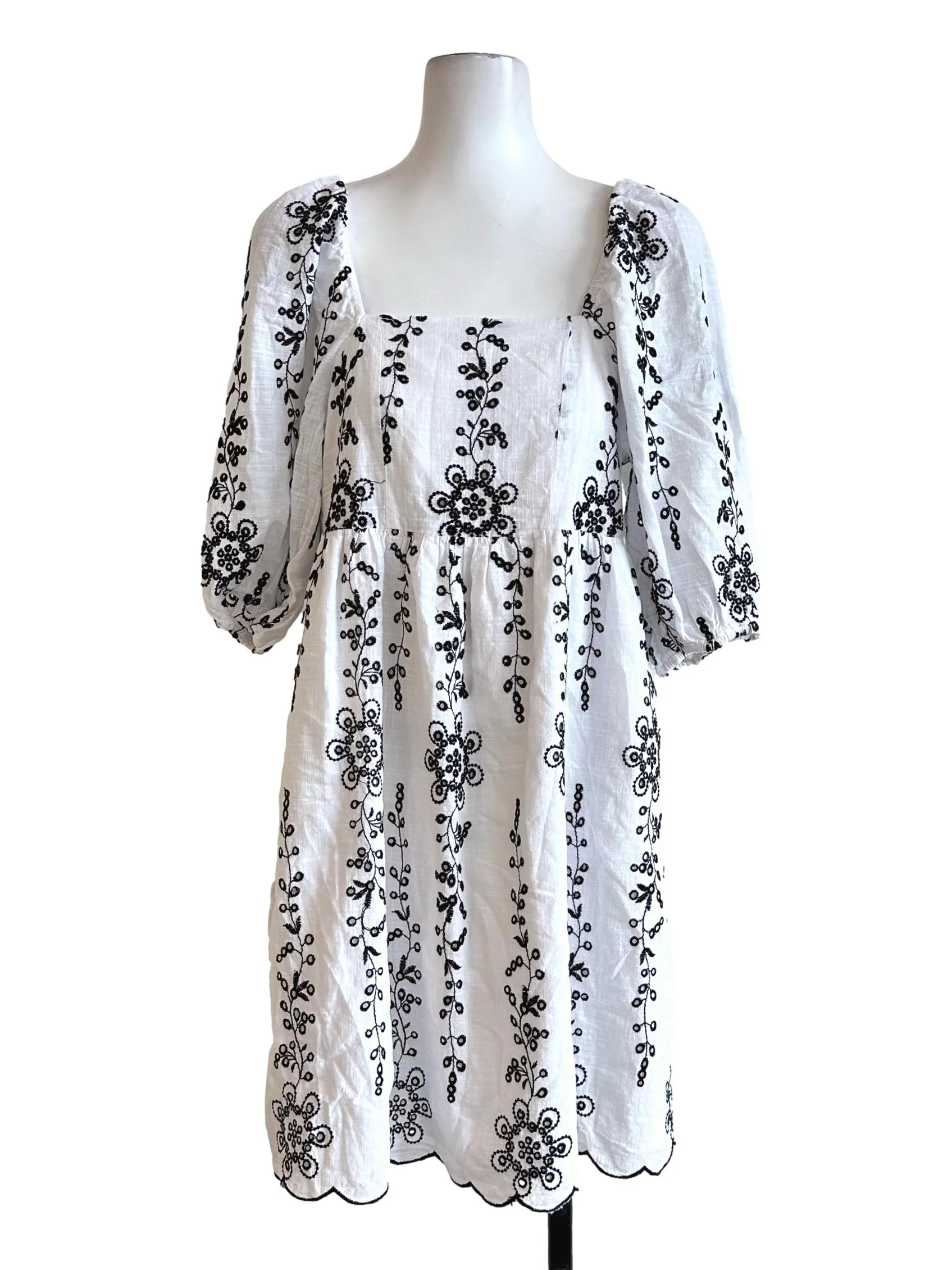 Pearl White Embroidery Pattern Dress