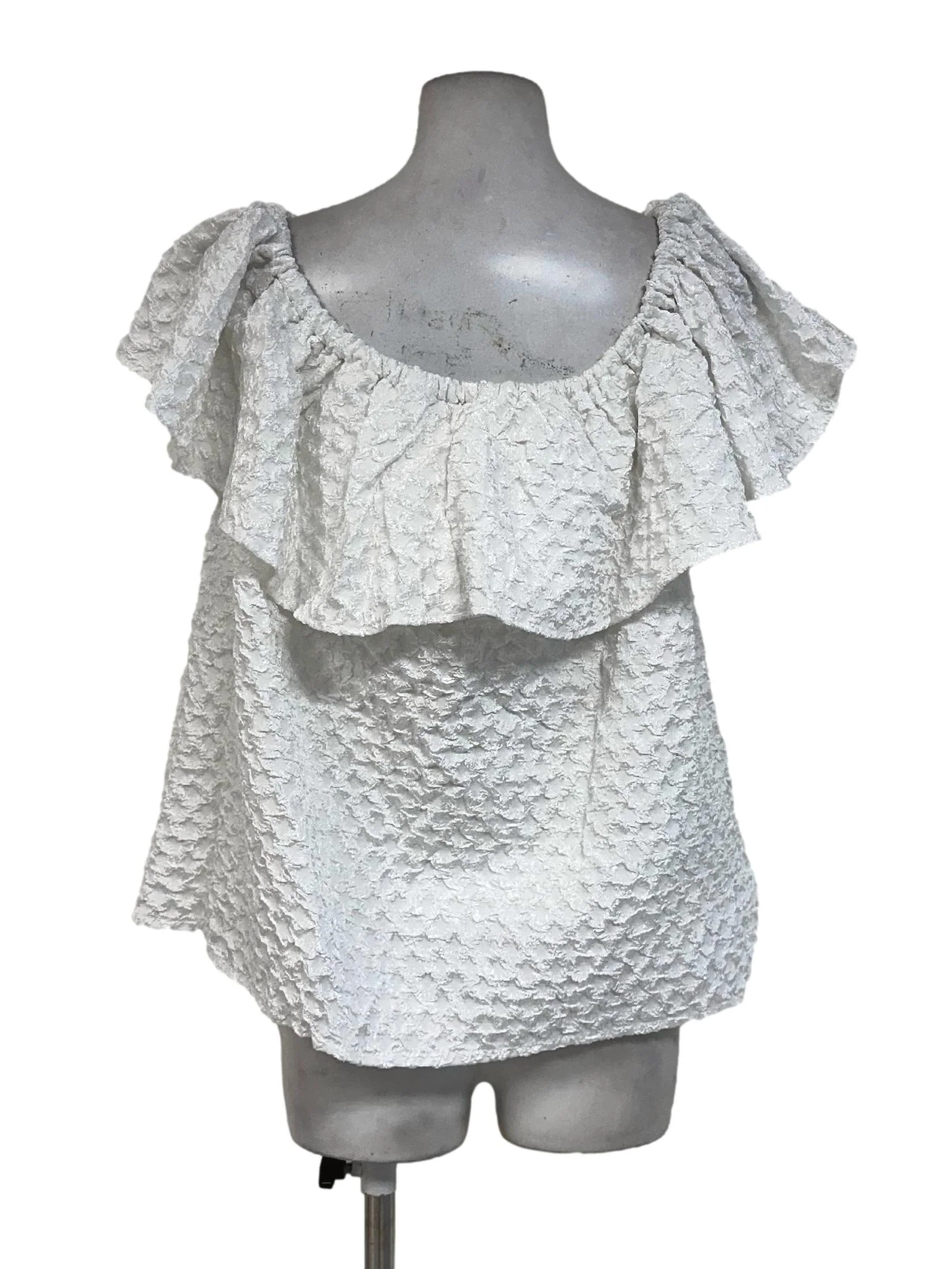 Porcelain White Textured Pattern Top - Image 2