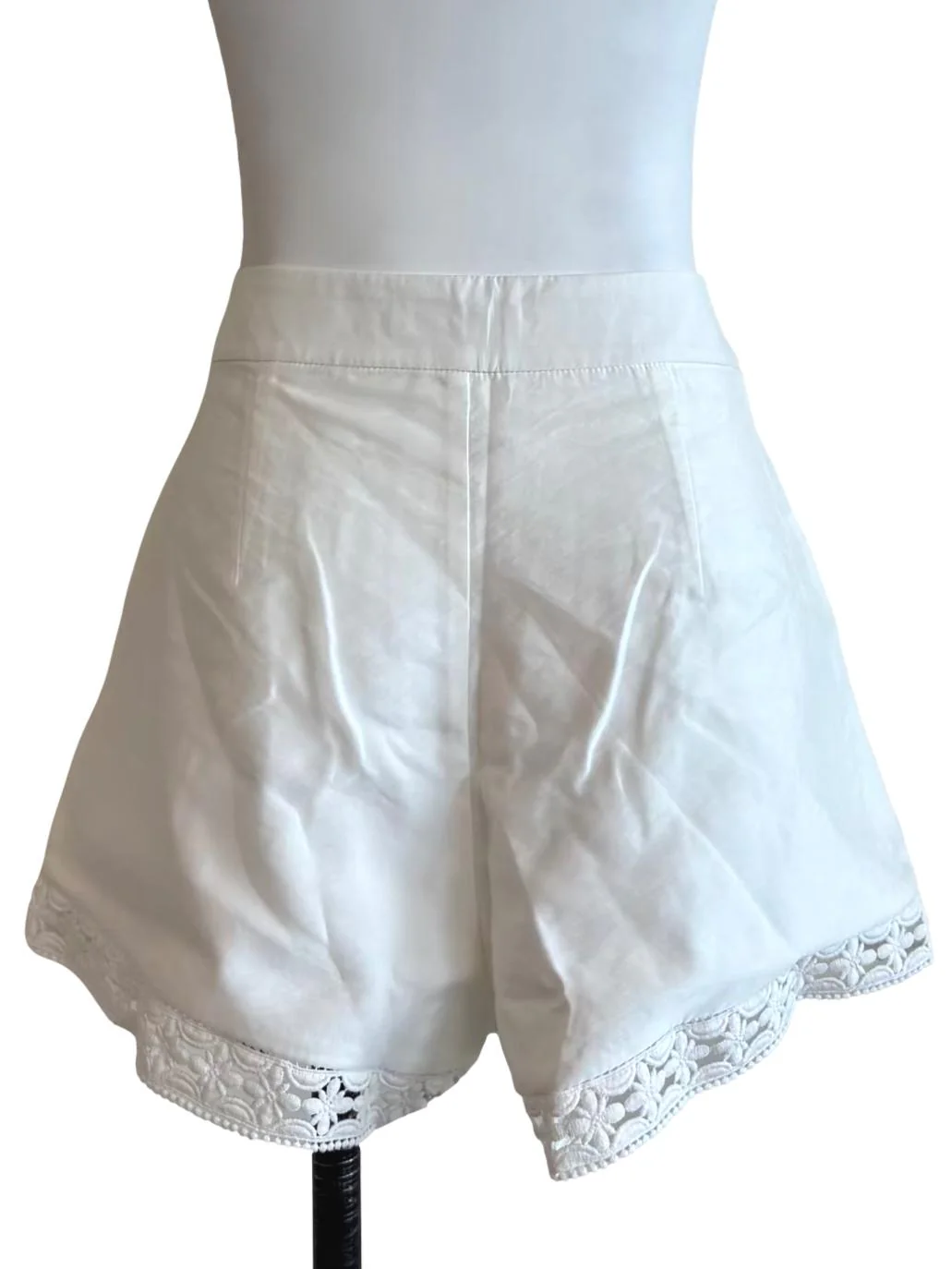 Powder White Lace Hem Shorts - Image 2