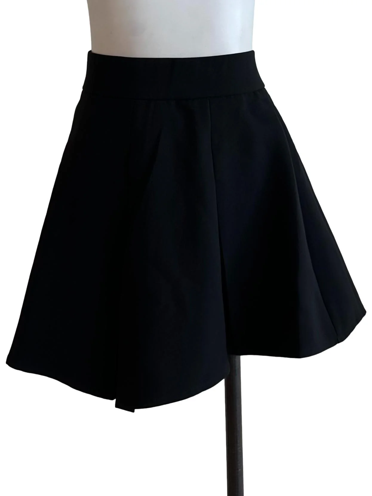 Raven Black Box Pleated Skorts