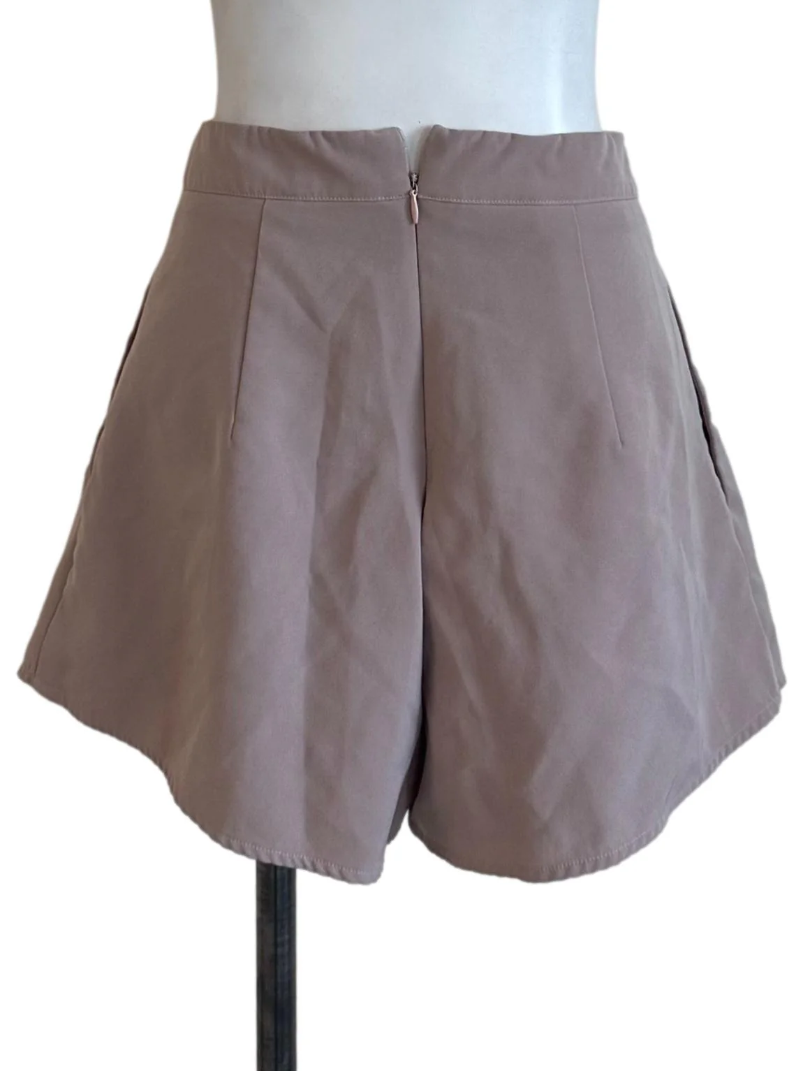 Sepia Beige Box Pleated Shorts - Image 2