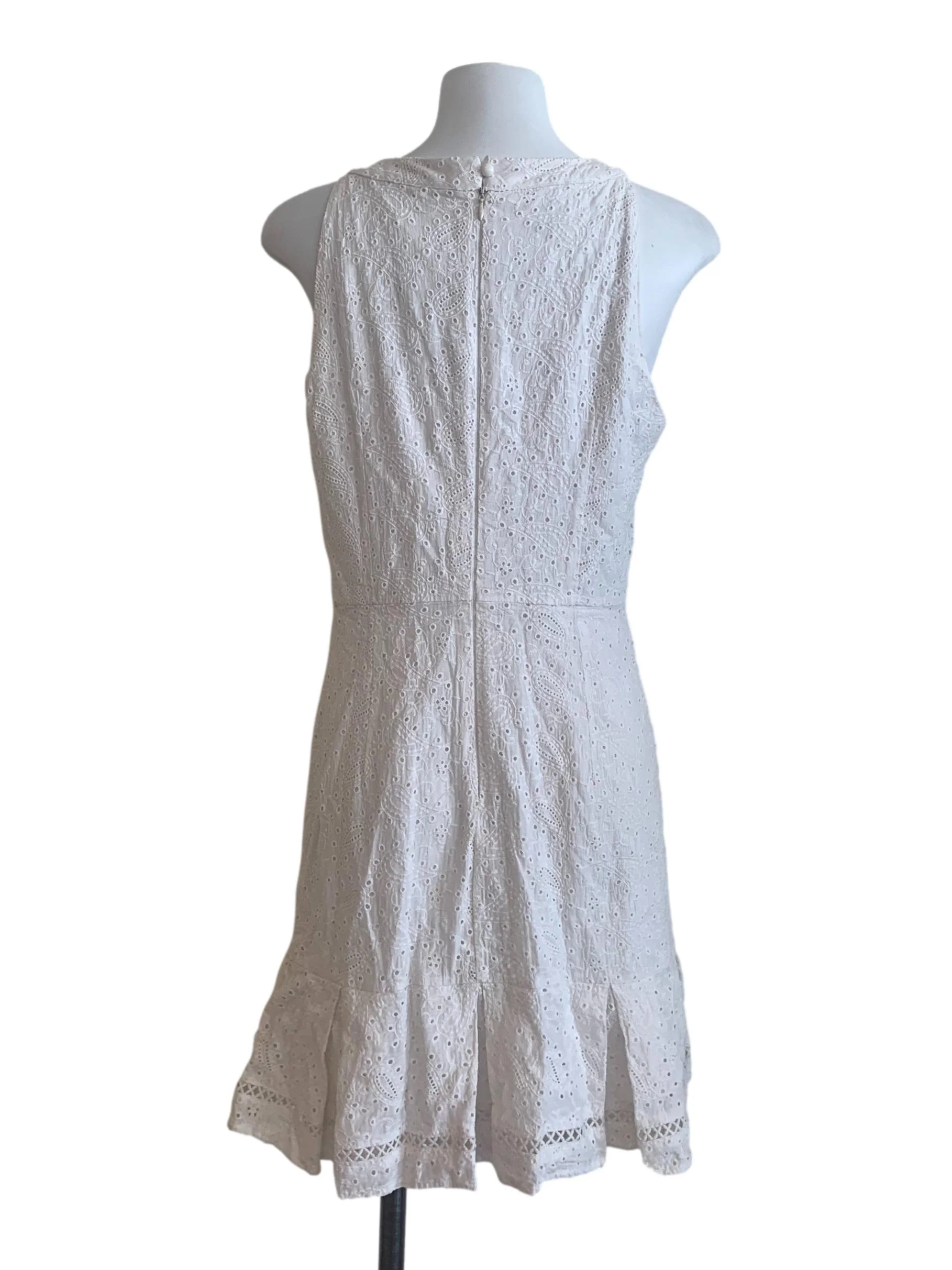White Embroidery Pattern Dress - Image 2